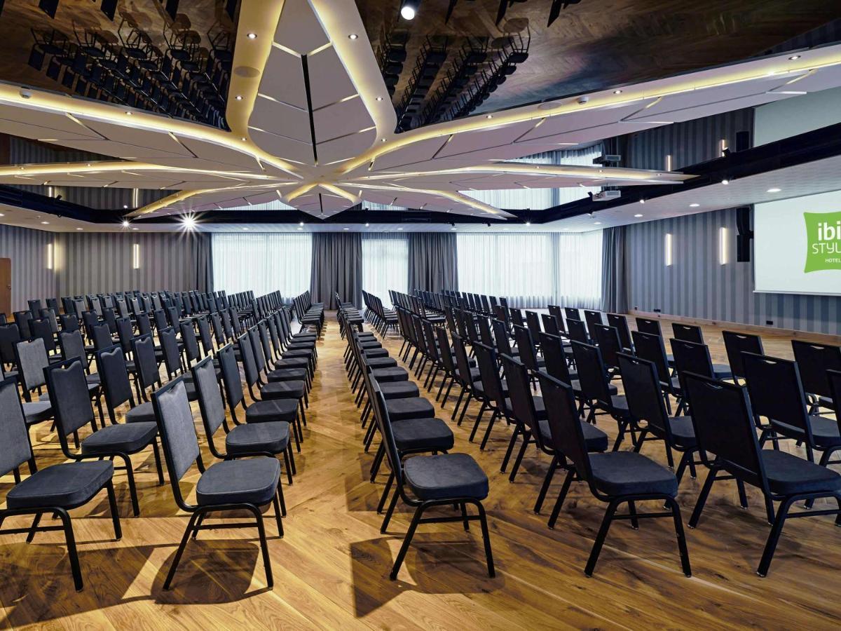 Ibis Styles Nowy Targ Hotel Buitenkant foto
