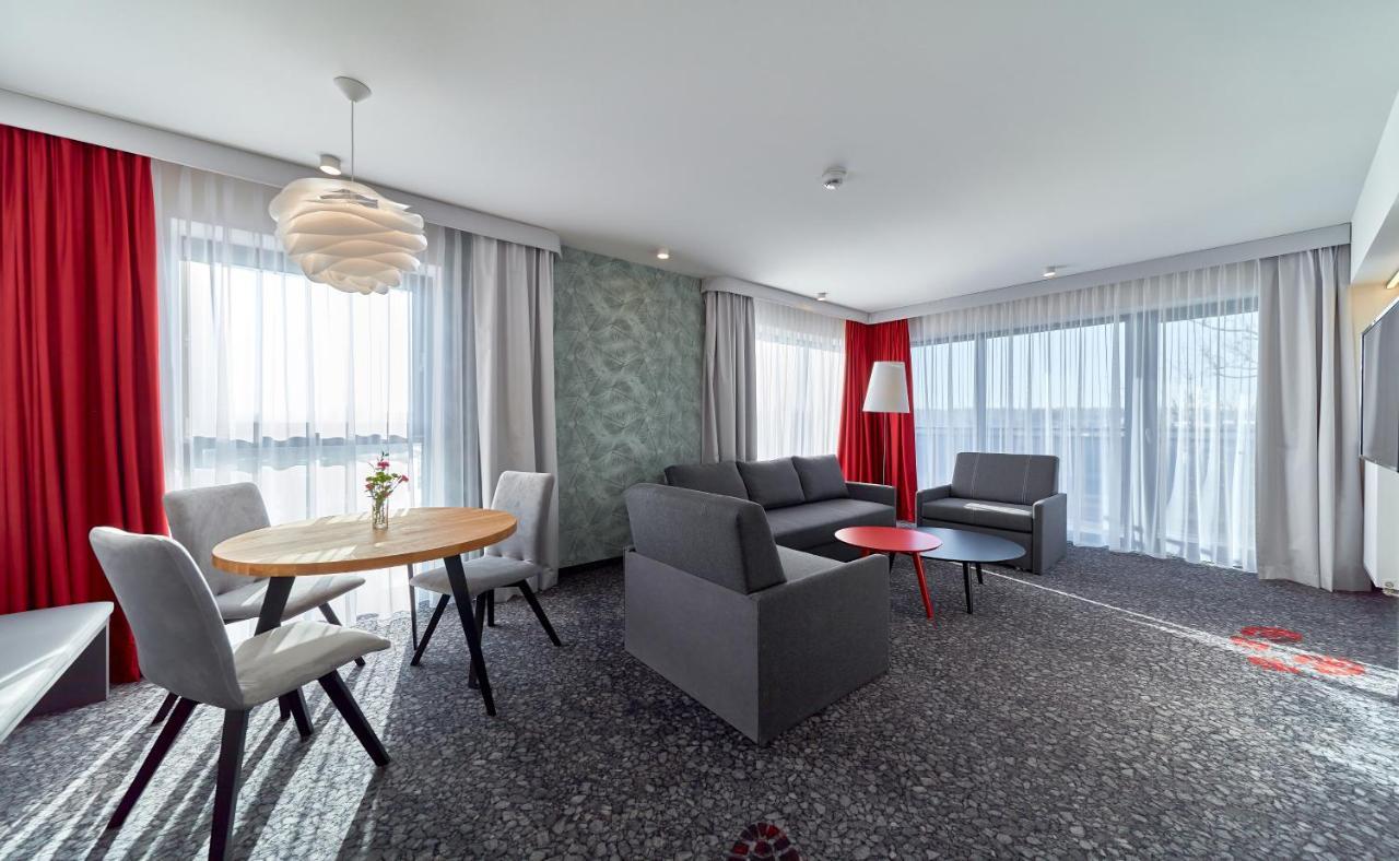 Ibis Styles Nowy Targ Hotel Buitenkant foto